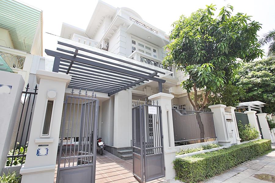 Nicely furnished 04 bedroom house for rent in Ciputra, spacious balconies