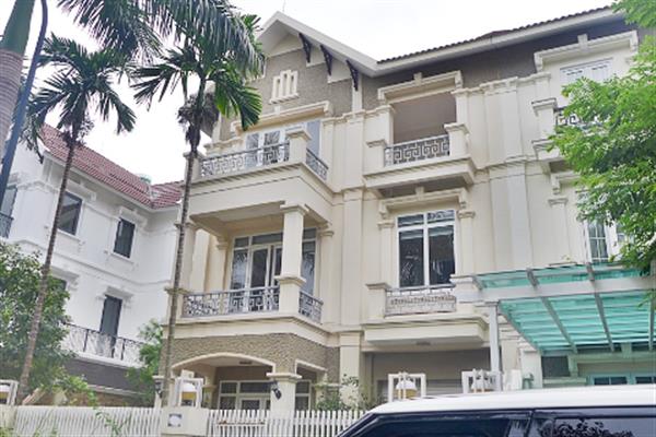 Waterside 04 bedroom villa for lease in Ciputra with nice back yard