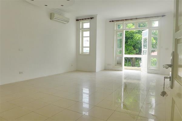 Unfurnished 05-bedroom house with coutryard in Ciputra for rent