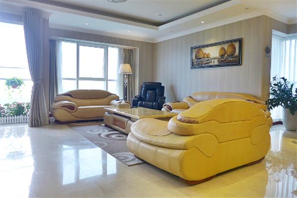 Miraculous 4 bedroom apartment for rent in Ciputra with golf court view