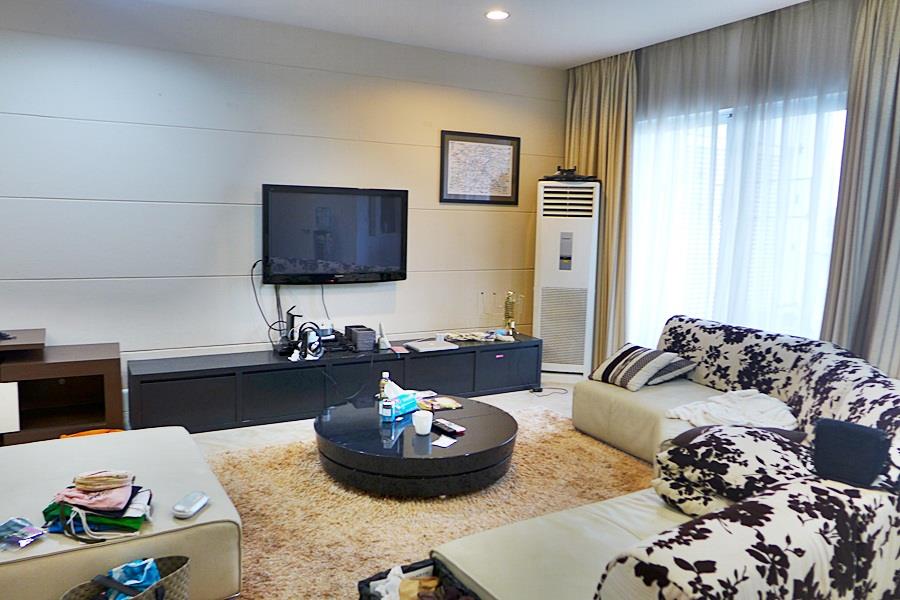 Modern & Beautiful Lake view 03 bedroom apartment for rent in Golden Westlake