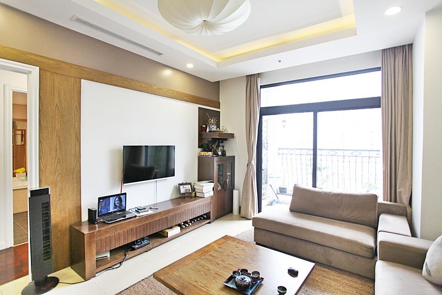 Lovely 2 bedroom apartment for rent in Royal city, balcony