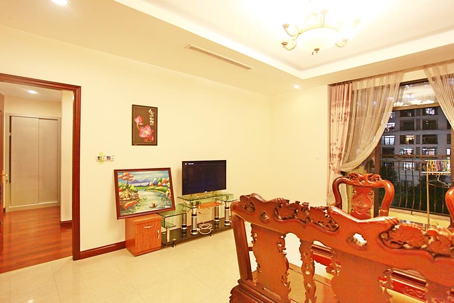 Large 2 bedrooms apartment for rent in Royal City