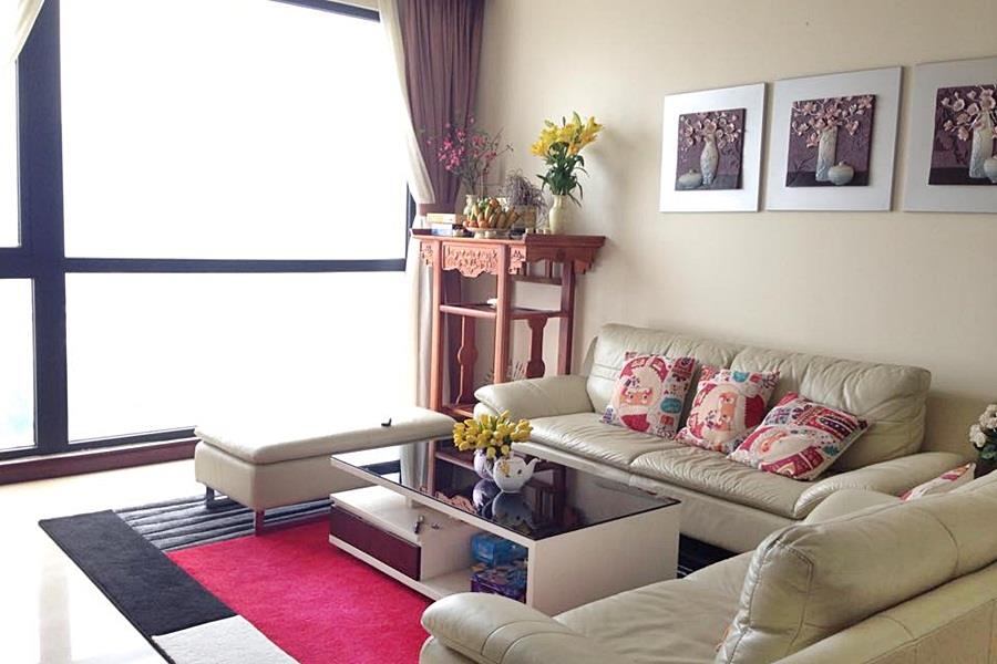 Very bright 3 bedroom apartment for rent in R4 Royal City