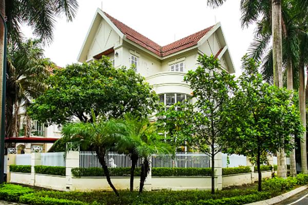 Spacious unfurnished villa in Ciputra,Tay Ho for rent, beautiful garden