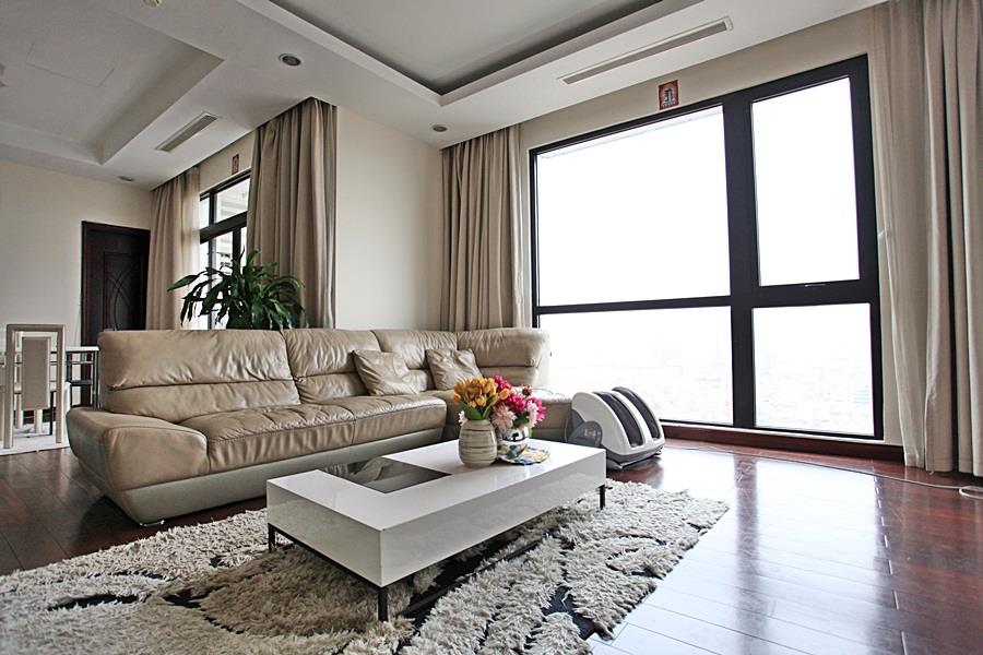 Beautiful 3 bedroom apartment for rent in Royal City, balcony & city view