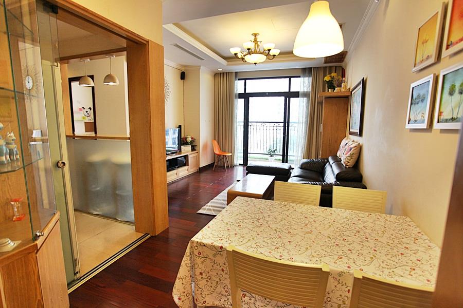 Lovely & bright 2 bedroom apartment for rent in Royal City, balcony