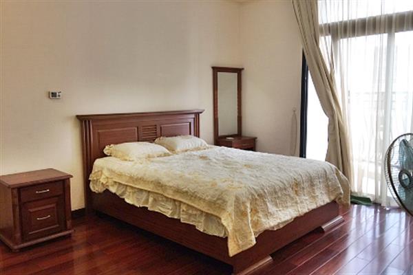 Bright and airy apartment with 02 bedrooms for rent in R5 Royal City.