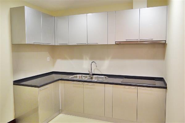 Cozy and bright 2 bedroom apartment for rent in R2 Royal City