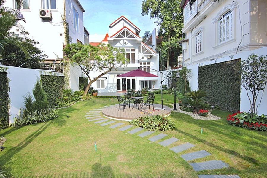 Huge garden & unfurnished Villa for rent on Tay Ho street,Tay Ho dist
