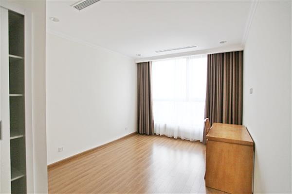 Spacious 3 bedroom apartment for rent in Vinhomes Nguyen Chi Thanh, balcony & nice view