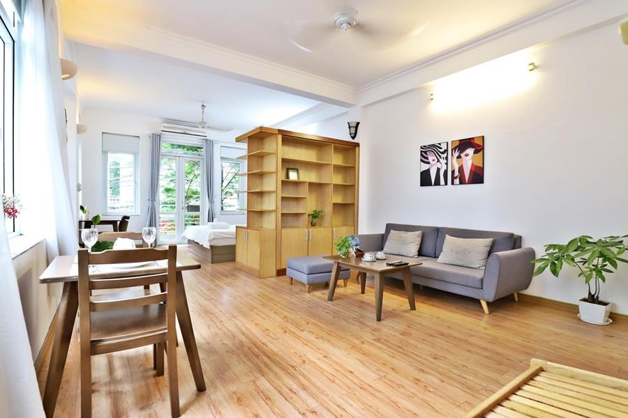 Spaciuos studio apartment with nice balcony in Ngu Xa Ba Dinh to lease
