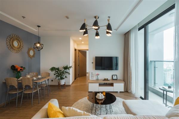 Modern design 02 bedroom apartment in Vinhomes Metropolis, High floor good view