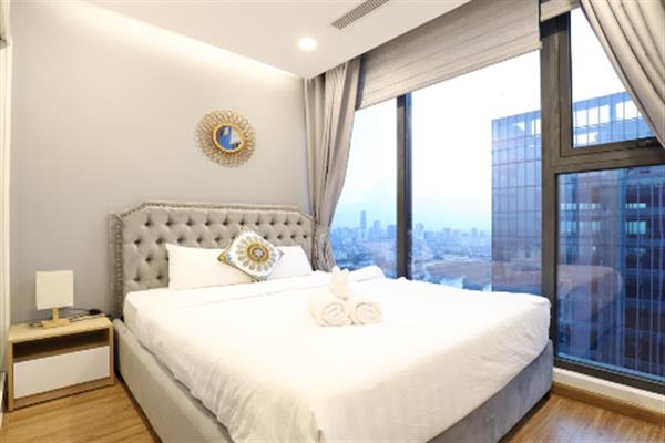 Vinhomes Metropolis: Amazing 02 bedroom apartment, balcony with city view