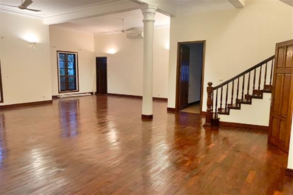 Beautiful villa with large front courtyard,swimming Pool on To Ngoc Van