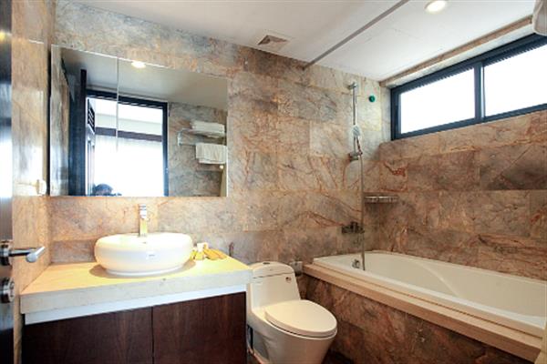 Elegant, stunning 03 bedroom apartment for rent in Xom Chua. High floor