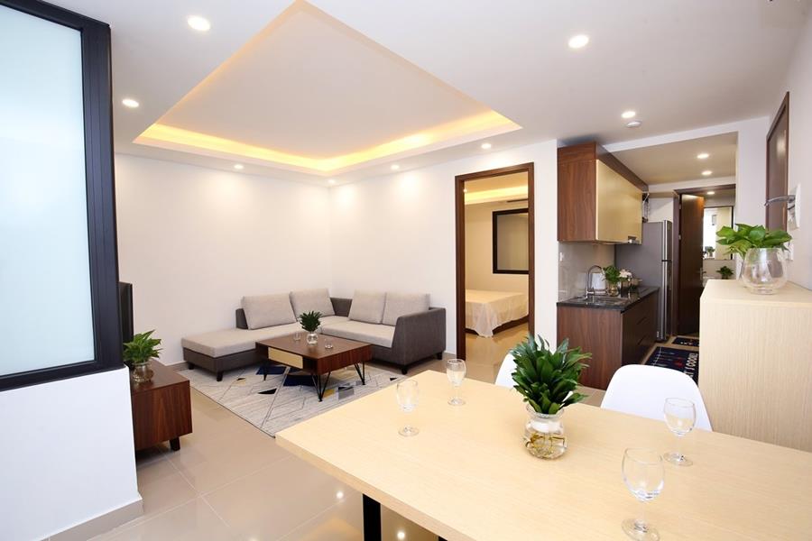 High floor 02 bedroom apartment on Lac Chinh Street, Truc Bach