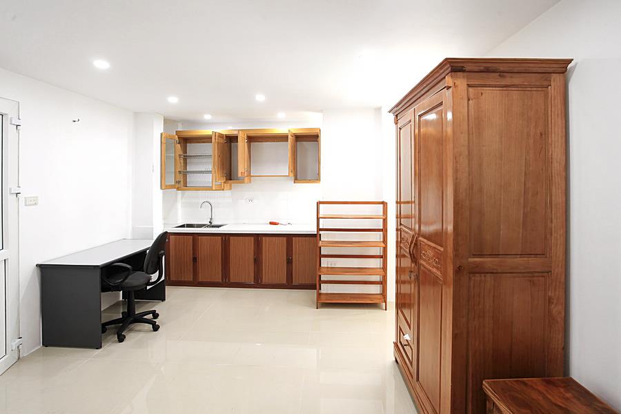 Cheap price studio apartment in Tu Hoa street for rent.
