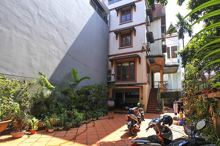 Charming house with large rooftop terrace on Xuan Dieu, Furnished