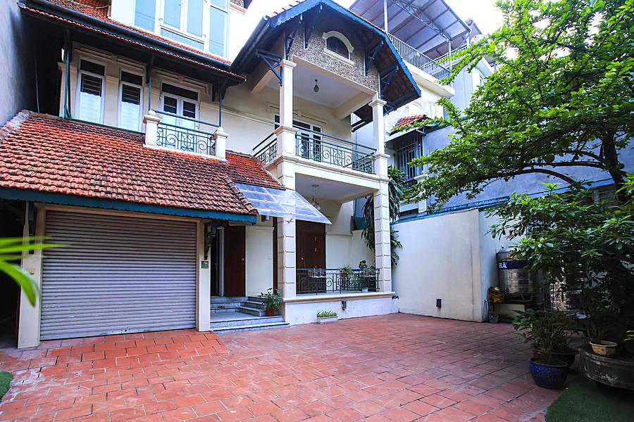 Beautiful 05-bedroom villa with large courtyard in To Ngoc Van