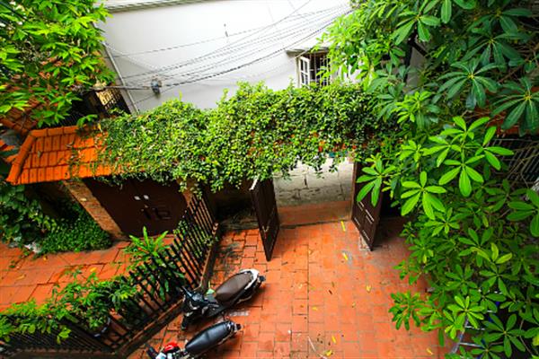 Spectacular 04 bedroom house for lease in To Ngoc Van near the West Lake. Big Courtyard
