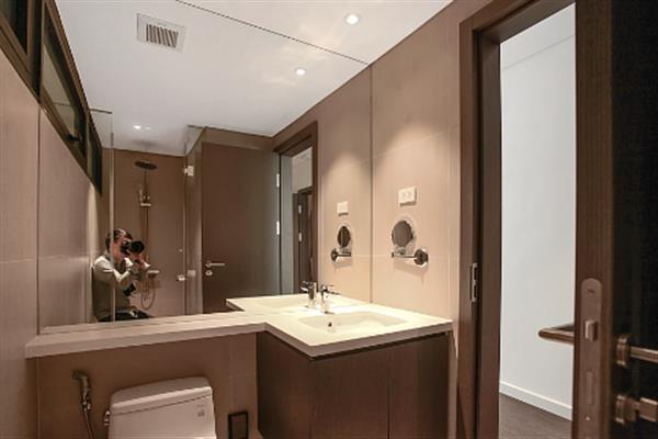 Full option & Modern 02 bedroom serviced apartment in Xuan Dieu