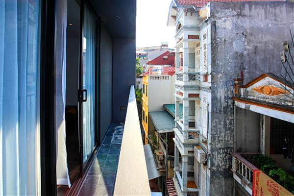Full option & Modern 02 bedroom serviced apartment in Xuan Dieu