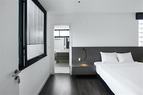 Brand New & Open View 02 bedroom apartment for rent in Doi Can, Ba Dinh dist.