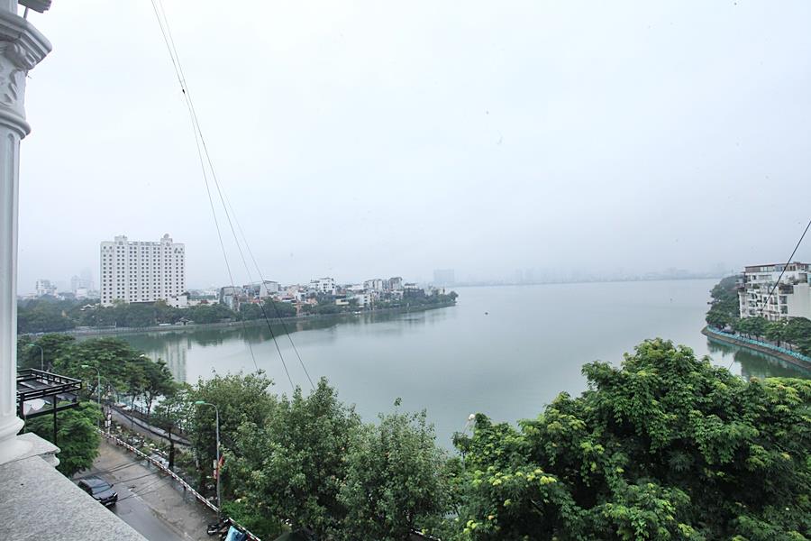 Spacious & beautifull lakeview 03 bedroom apartment for rent in Xuan Dieu. Good location