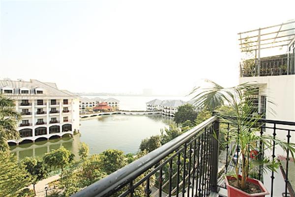 Brand new & Stunning lake view 3-bedroom apartment near Sheraton Hotel on Tu Hoa St.
