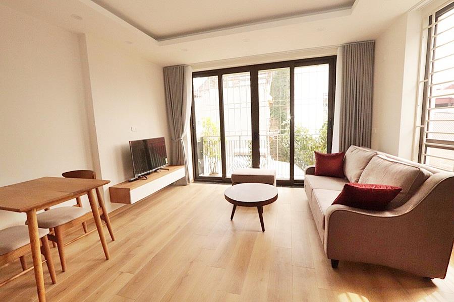 Fully furnished 2-bedroom serviced apartmetn at Dao Tan, bright and airy