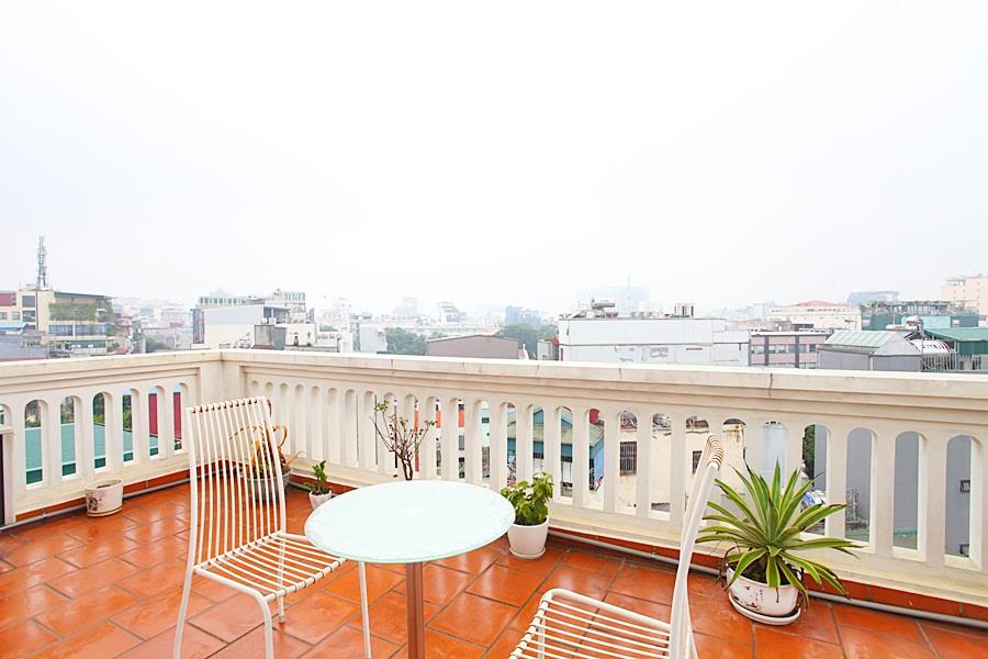 Fully Furnished 2-bedroom apartment in Le Van Huu street, Hai Ba Trung dist. Large balcony