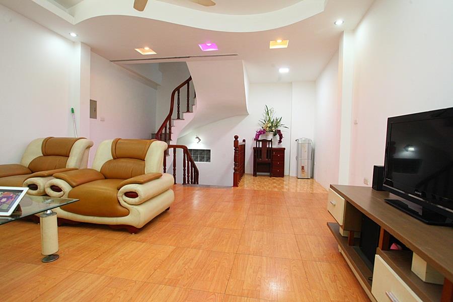 Lovely 3-bedroom house with rooftop terraces in Tay Ho to rent