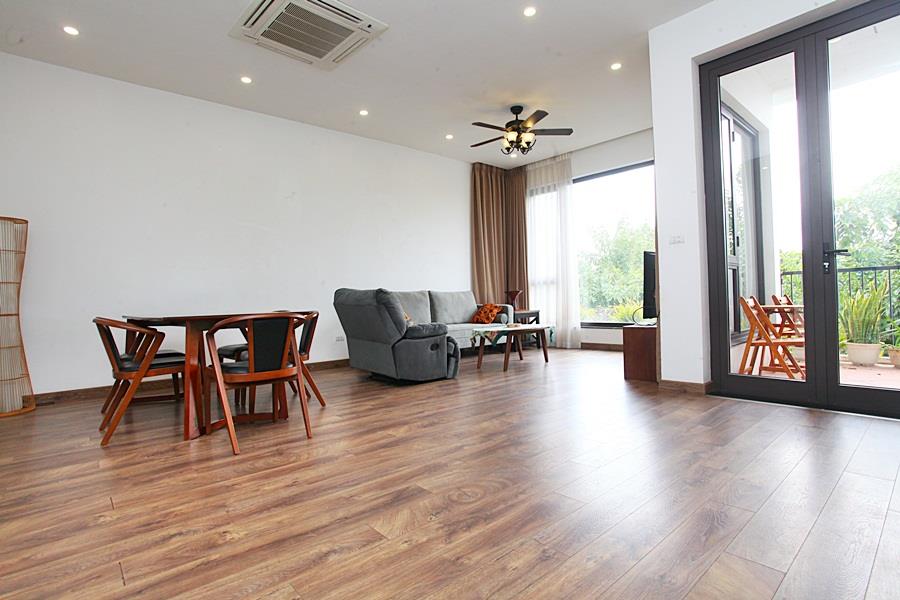 Charming 2-bedroom apartment with large balcony to rent in Xom Chua.