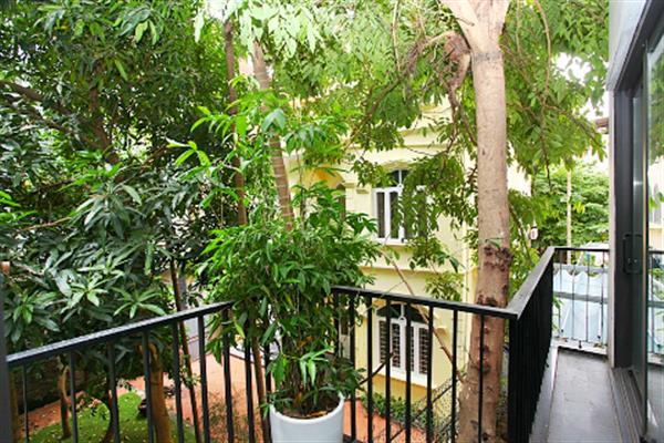 Huge balcony green view 4-bedroom apartment on Tay Ho street. modern & bright