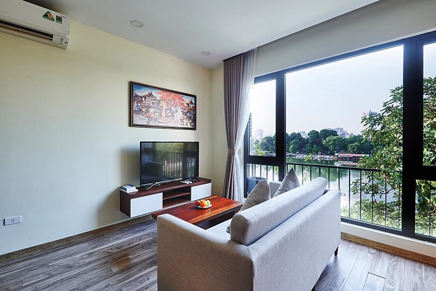 Beautiful Lakeview 1 bedroom apartment for rent in Kim Ma street, high quality