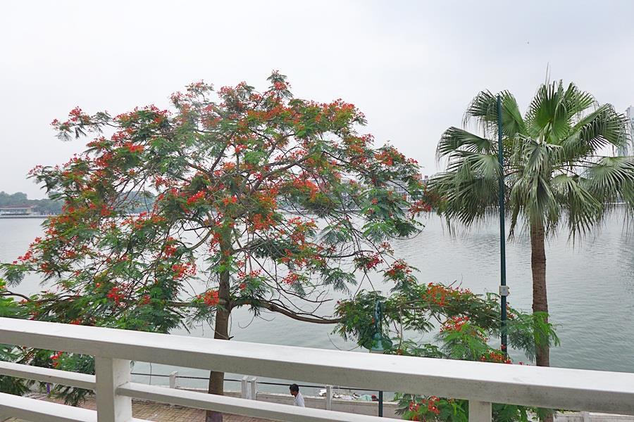 Attractive waterfront 2 bedroom duplex apartment for lease in Nghi Tam Village