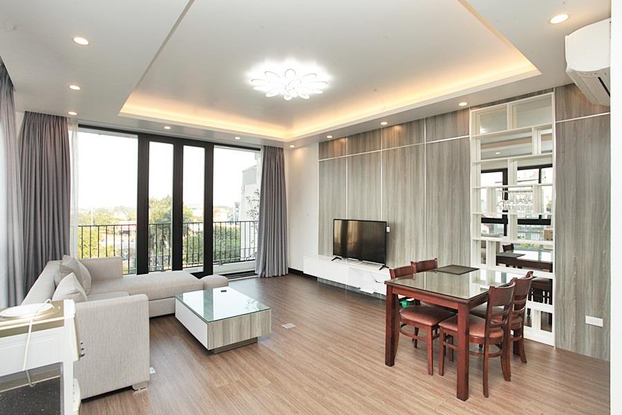 Top floor spacious 1-bedroom apartment in Au Co street, bright & airy