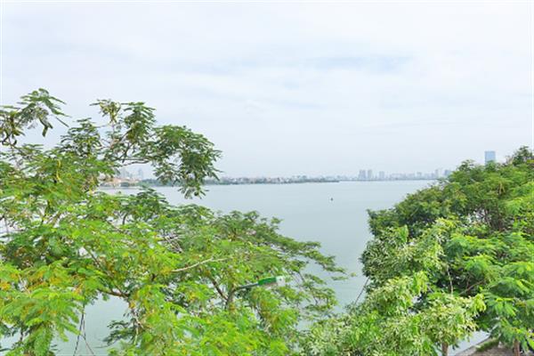 Beautiful lake view apartment for rent in Nhat Chieu Street, 2 bedrooms