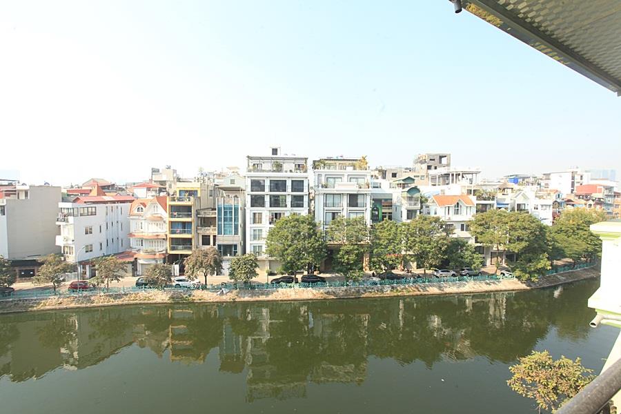 High floor beautiful lake view studio for rent in Yen Hoa street, Tay Ho dist