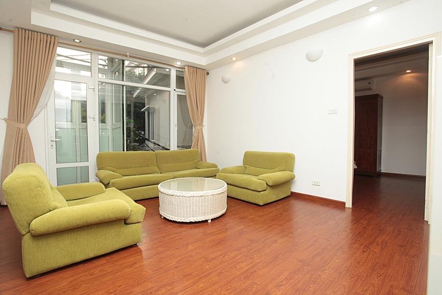 Nice modern 2 bedroom apartment in Tay Ho for lease.
