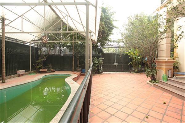 Rental 4-bedroom Villa in Xom Chua area, Tay Ho West lake, swimming pool
