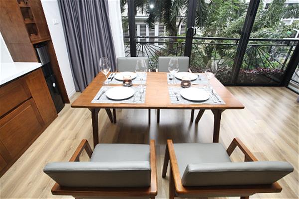 Lake view 2-bedroom apartment near Sheraton Hotel on Tu Hoa Street.