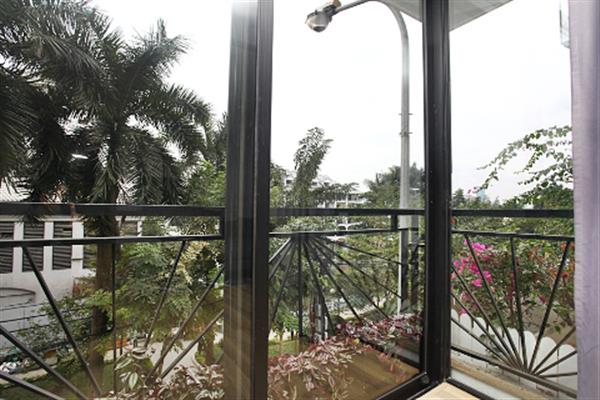 Lake view 2-bedroom apartment near Sheraton Hotel on Tu Hoa Street.