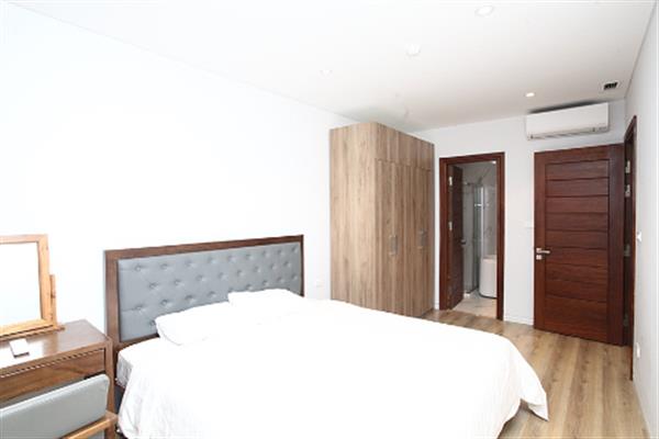Lake view 2-bedroom apartment near Sheraton Hotel on Tu Hoa Street.