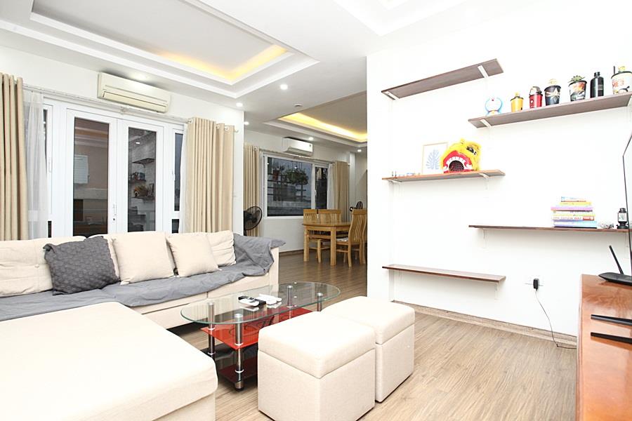 High floor & good price 1 bedroom on Tu Hoa street, big window