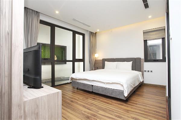 Modern studio apartment in Tu Hoa street with rooftop swimming pool & great view