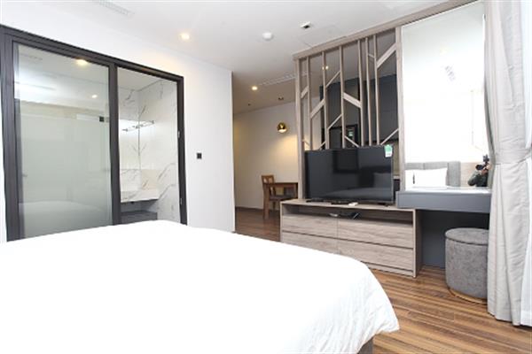 Modern studio apartment in Tu Hoa street with rooftop swimming pool & great view