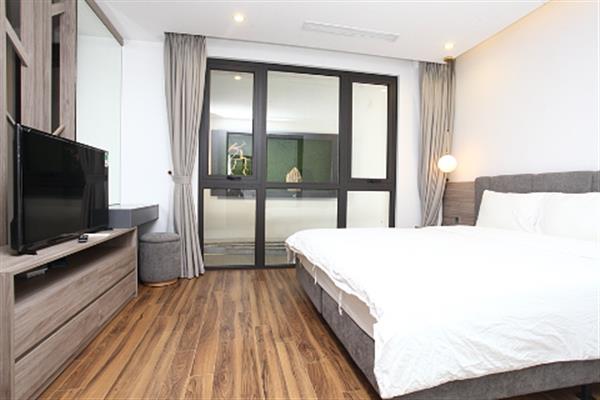 Modern studio apartment in Tu Hoa street with rooftop swimming pool & great view