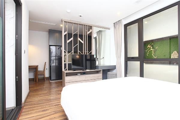 Modern studio apartment in Tu Hoa street with rooftop swimming pool & great view